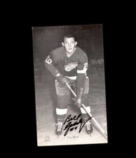 Bill Gadsby Signed Vintage Postcard 1950`s 60`s Detroit Red Wings Autographed