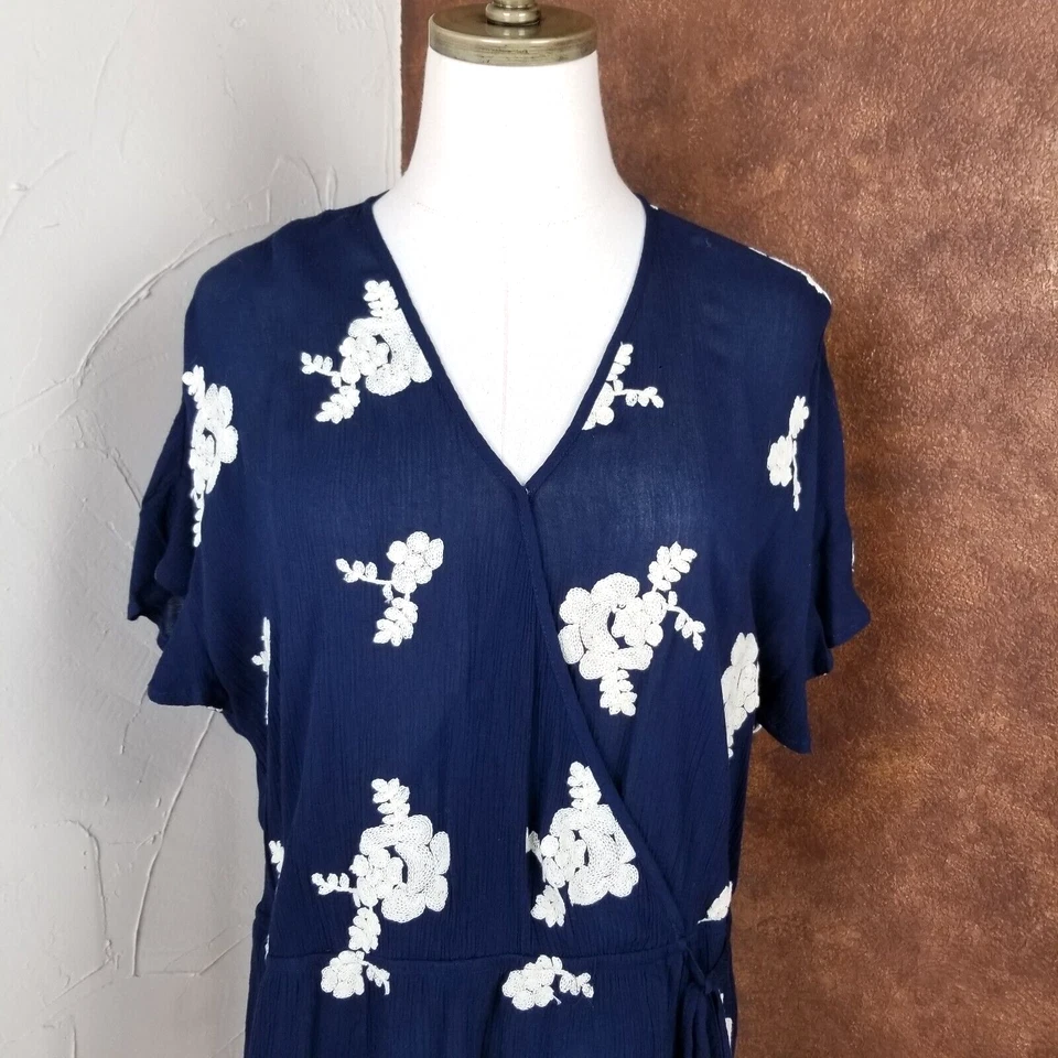 RD & Koko Anthropologie Faux Wrap Blouse Womens Size M Blue Floral Embroidered - Image 4 of 4
