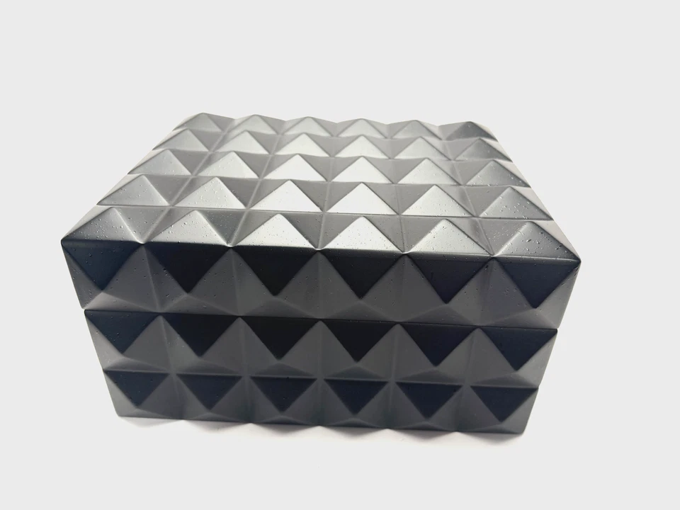 Colibri STYLE Quasar STYLE Humidor 40-45 Cigars Black 3D Wet Look Artsy Modern - Image 1 of 4