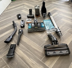 Philips XC8347/01 SpeedPro Max Aqua Plus Akku-Handstaubsauger,