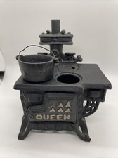Vintage Cast Iron Queen Stove Miniature Doll House Salesman  s Sample With Pot