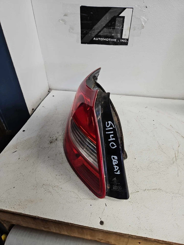 Conjunto de lámpara de luz trasera izquierda para conductor Suzuki Kizashi 2010-2013 OEM Foto 2 de 4