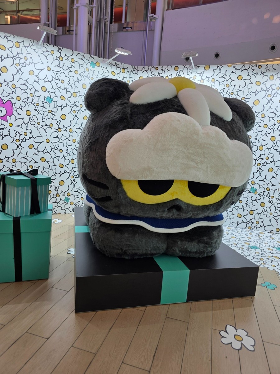 US Seller) G-Dragon Zoa Line Friends pop up merch Lucky Shop Zo&