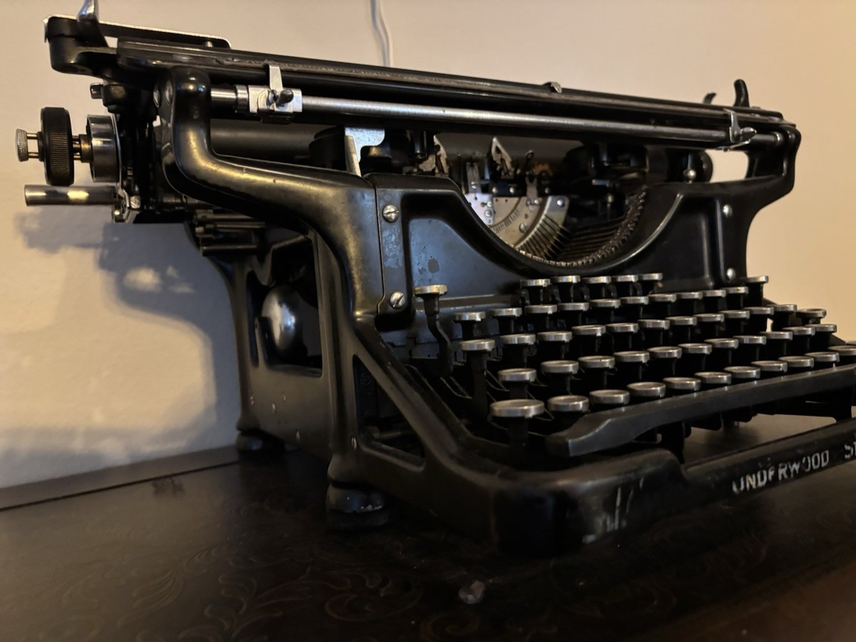 Vintage 1930 Underwood Standard No. 6 Typewriter – 14” Wide