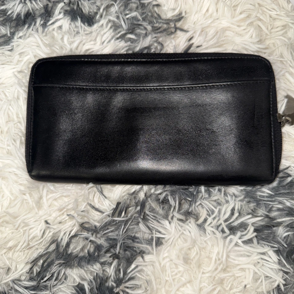 This is a DKNY black leather zip-around wallet - Image 2 of 4