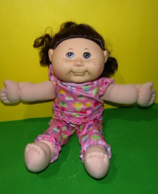 Cabbage Patch Kids 2017 15'' Brown Freckles & Eyes Doll Toy Girl Cupcake Pajamas