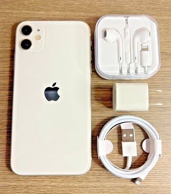 Apple iPhone 11 - 64GB - White (Factory Unlocked) - Good Condition