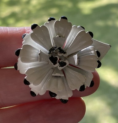 Vintage Extra Dimensional Fabulous Black & White Enamel Flower Brooch Pin!