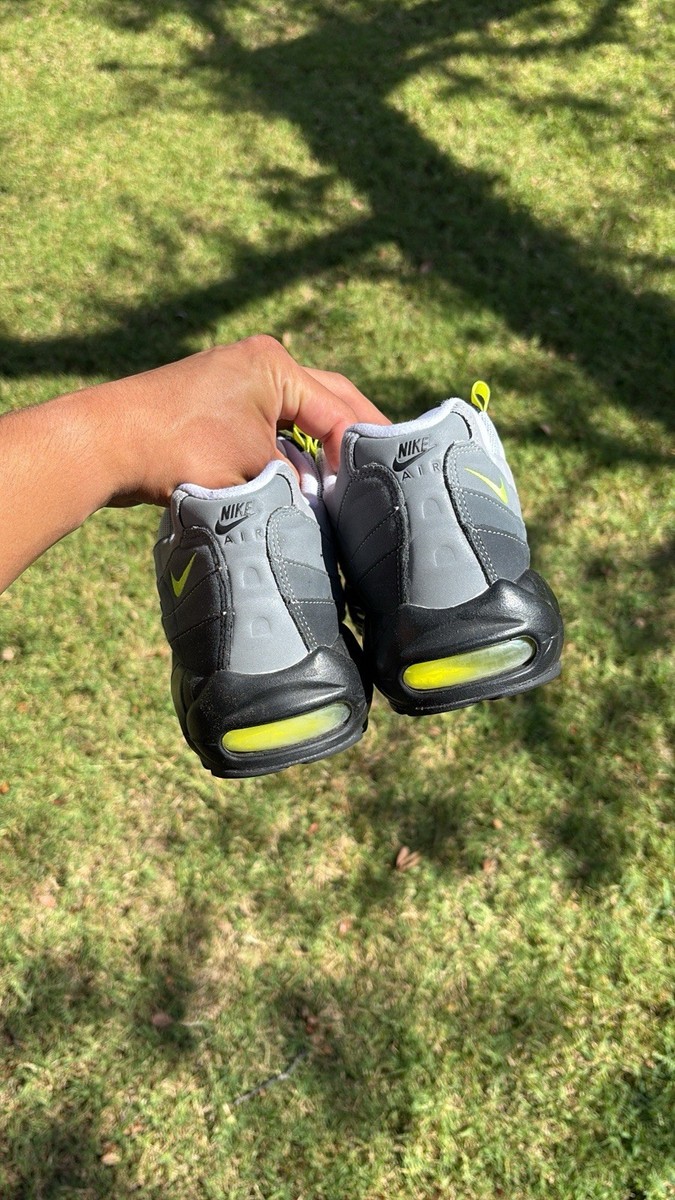 Size 10.5 - Nike Air Max 95 OG 2025 / 2026 Big Bubble - Neon — product photo 5 of 6