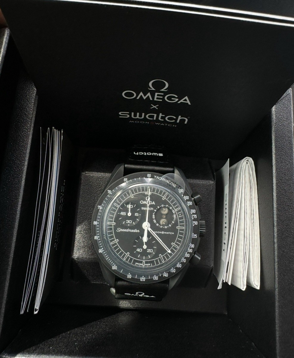 Snoopy x OMEGA x Swatch MoonSwatch 黒 Swatch Moonswatch Moonphase Black New Moon Watch Review
