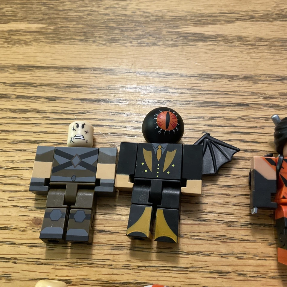 roblox action figure lot Royale, Battle Goddess, Series 2 & 4 Sweater Guy Tigris - Image 2 of 4