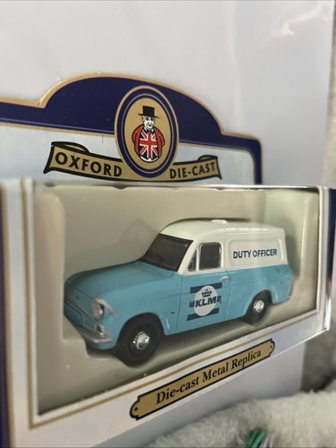 OXFORD Die-Cast KLM DUTY OFFICER - Picture 3 of 4