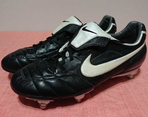 Lot - Nike Football Cleat Signed By Derek Carr