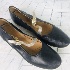 black flats with cushion