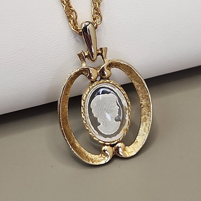 Vintage Glass Intaglio Cameo Necklace BJ HMS Rope Gold Tone Chain 24''