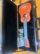 Ukulele with hard case, replacement strings