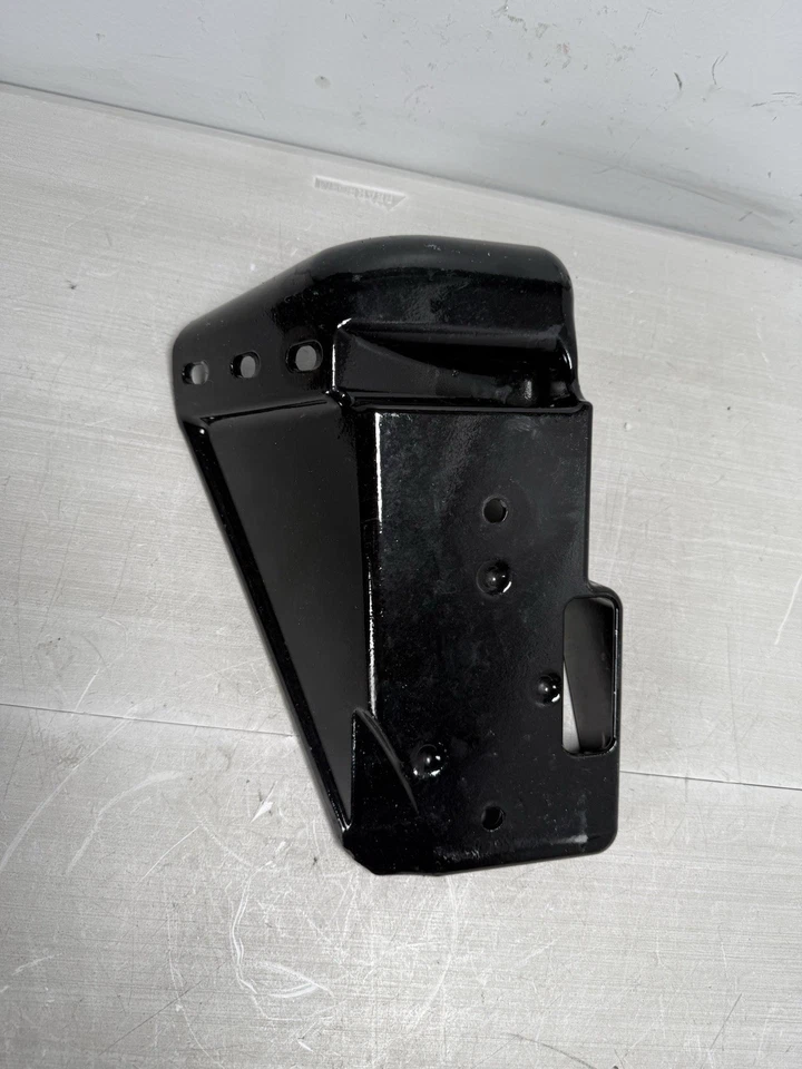 2024 FREIGHTLINER CASCADIA OEM Bumper Mounting Bracket RH 2128997001 - Image 2 of 4