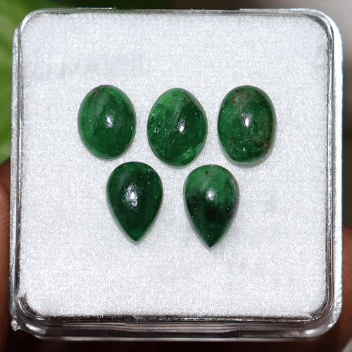 Chrom hell ~ 5 Stück natürlicher Tsavorit unbehandelt 8 mm-9 mm Cabochon Edelsteine Posten - Bild 1 von 11