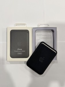Black Apple FINEWOVEN Magsafe Wallet