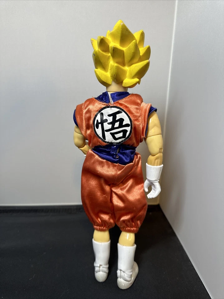 Figura de acción de tela vintage IRWIN Dragon Ball Z 12" Super Saiyan Goku Foto 2 de 4
