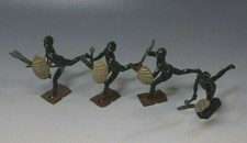 W. BRITAIN 4 ZULUS WARRIORS 147 SERIES LEAD SOLDIER VINTAGE