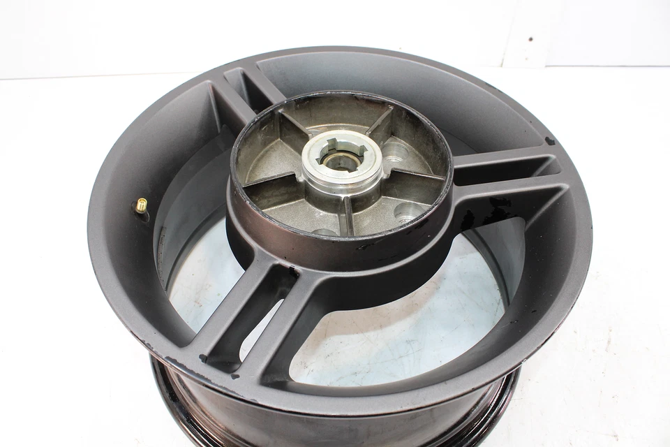 13-15 Can-am Spyder Rs Sm5 后轮圈碳黑 705502130 — 第 3/4 张图片