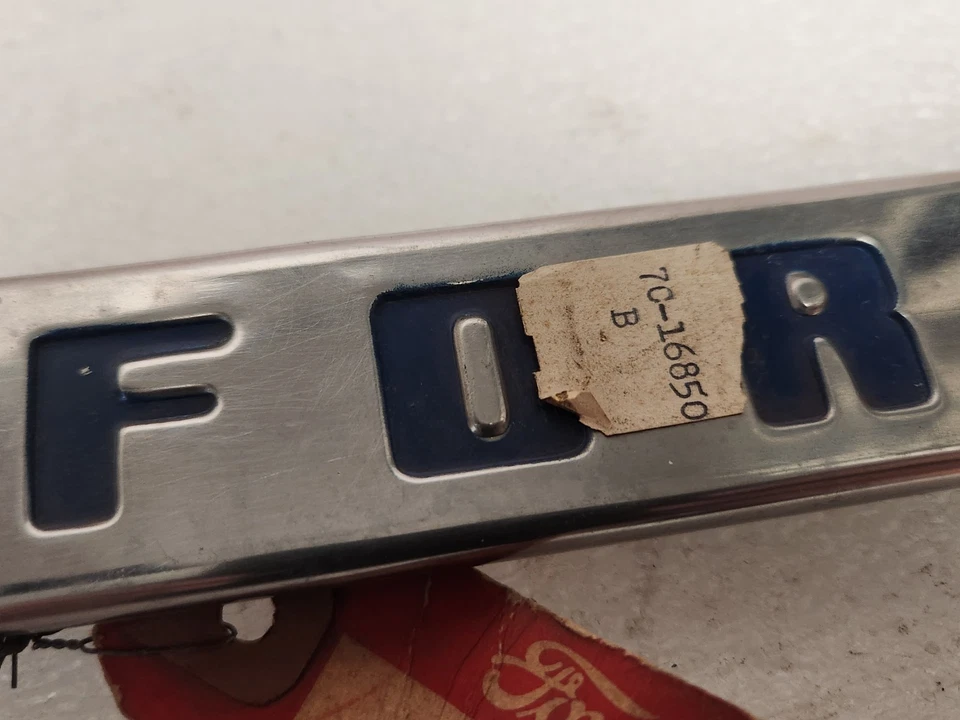 Nuevo de Lote Antiguo 1948 1949 1950 Ford F-1 Camión Capó Emblema Acero Inoxidable Original FoMoCo 7C-16850 Foto 4 de 4