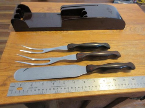 Vintage Cutco USA Set Of Three (2) Forks #26 & #27 And Spatula #28 Bakelite Case - Picture 5 of 11