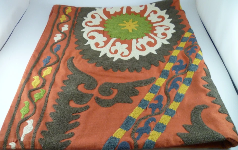 FUNDA ALMOHADA GRANERO CERÁMICA HOWELL SUZANI BORDADA NARANJA QUEMADO MARRÓN 20X36 Foto 2 de 4