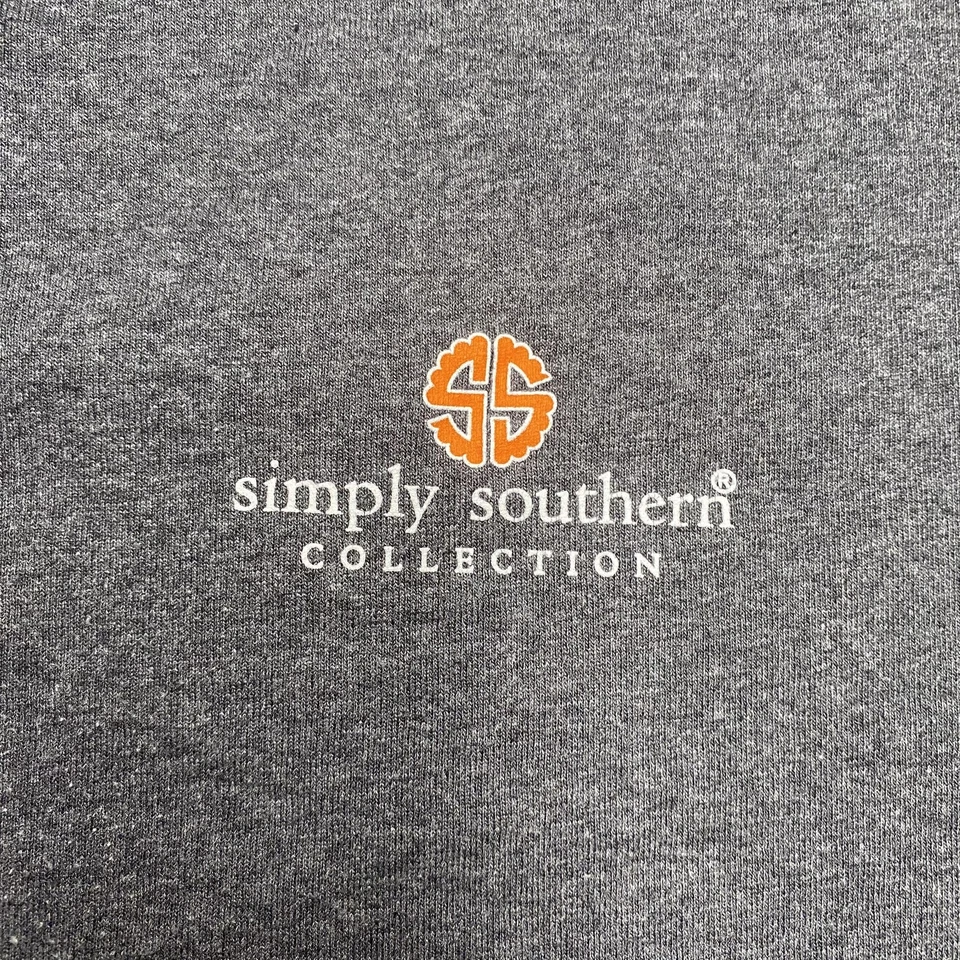 Camisa Simply Southern para mujer XL gris manga larga Go Team puerta trasera fútbol perro Foto 3 de 4