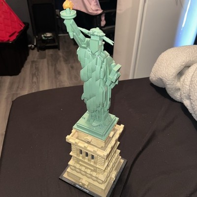 LEGO ARCHITECTURE: Statue of Liberty (21042) No Box/Instructions