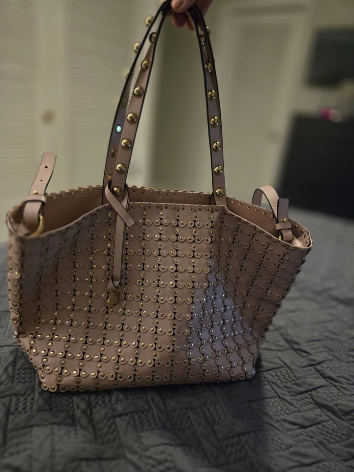 ROJO VALENTINO Rojo V Flor Puzzle Tachonado Corte Láser Imitación Cuero Bolso en Rosa Foto 2 de 4