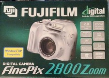 Fujifilm Finepix 2800 Zoom Digital Camera 2.1 MP with Box. Hand Strap. Manuals.