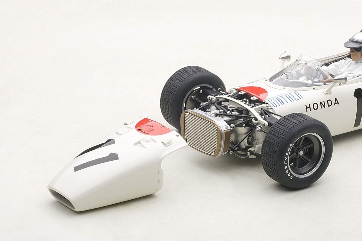 AUTOart 1/18 Honda RA272 1965 #11 Mexican GP Richie Ginther driver
