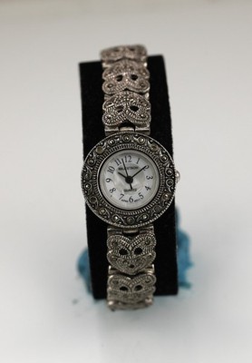 Majestron Uhr Damen Silber Edelstahl WR Batterie Perlmutt Weiß Quarz