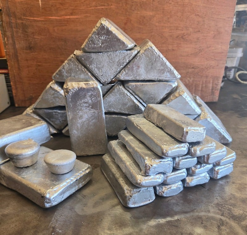 5 lbs + aluminum ingots for casting