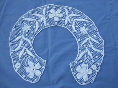 Antique Irish Hand Embroidered Collar and Lace (1920) Brittany