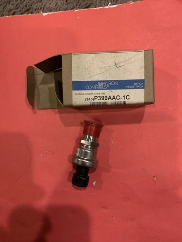 JOHNSON CONTROLS0-100 PSI PRESSURE TRANSDUCER 1/4-18 NPTF- (240)P399AAC-1C NOS