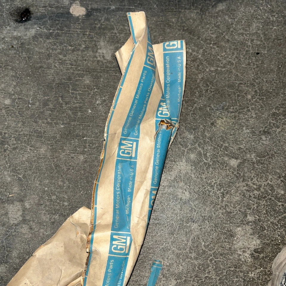 Oldsmobile Omega 1973 nuevo de stock rueda trasera bien apertura raro GM 8707827 Foto 2 de 4