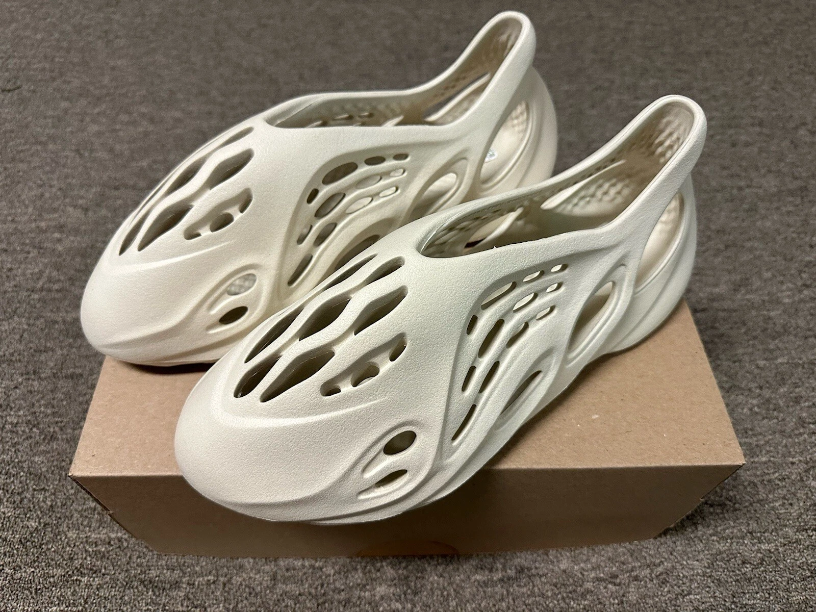 Adidas Yeezy Foam RNR Sand FY4567 US da uomo taglia 14 nuovo con scatola