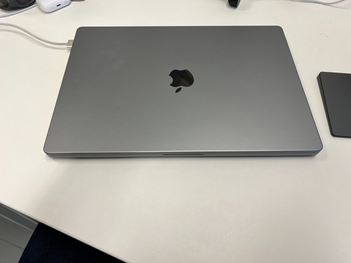 Apple MacBook Pro 16 Apple MacBook Pro 16