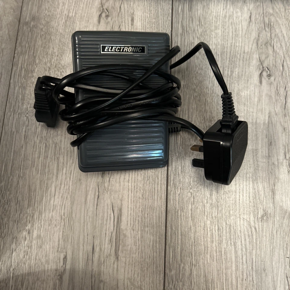 Toyota RS2000 Sewing Machine with Foot Pedal and Manual - Image 3 of 4