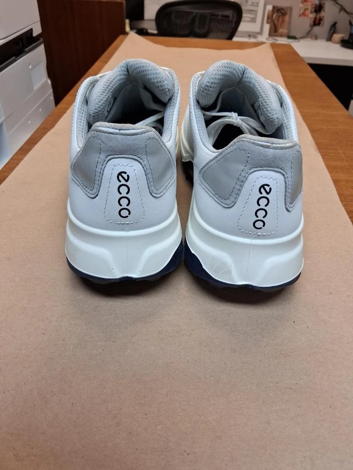ecco mens golf shoes 44 10.5, NEW IN BOX.  Includes replacement spikes with tool - Image 3 of 4