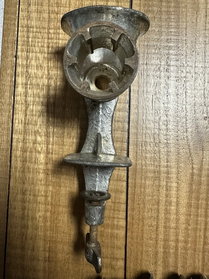 Molinillo de alimentos para carne Keystone Nº 10 manivela vintage montaje en mesa Boyertown, Pensilvania Foto 2 de 4