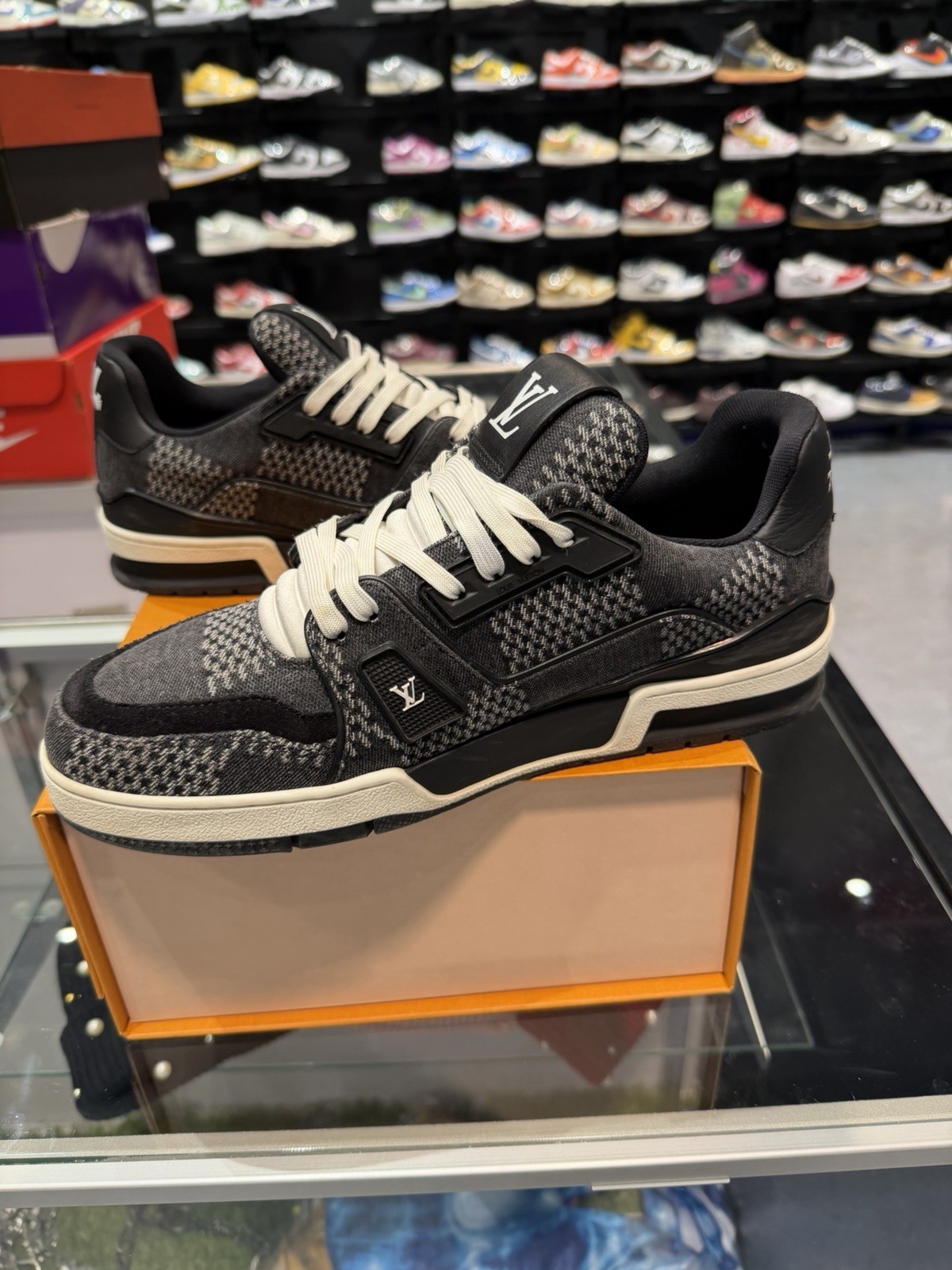 Size 7.5LV/8.5US - Louis Vuitton Trainer ' Black ' $1200 Authentic RARE image 7