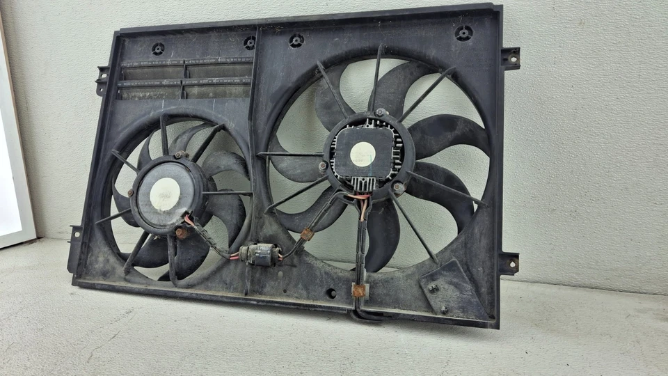 Ventilador de refrigeración del radiador Volkswagen Passat 2012-2015 2,5 L OEM Foto 4 de 4