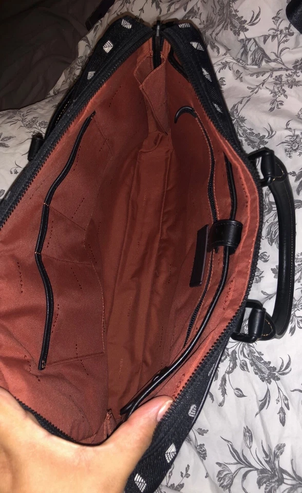 Calzoncillo Coach Metro Slim con estampado de diamantes de punto 15 3/4" L x 11 3/4" H x 2 1/4” Nuevo con etiquetas Foto 4 de 4