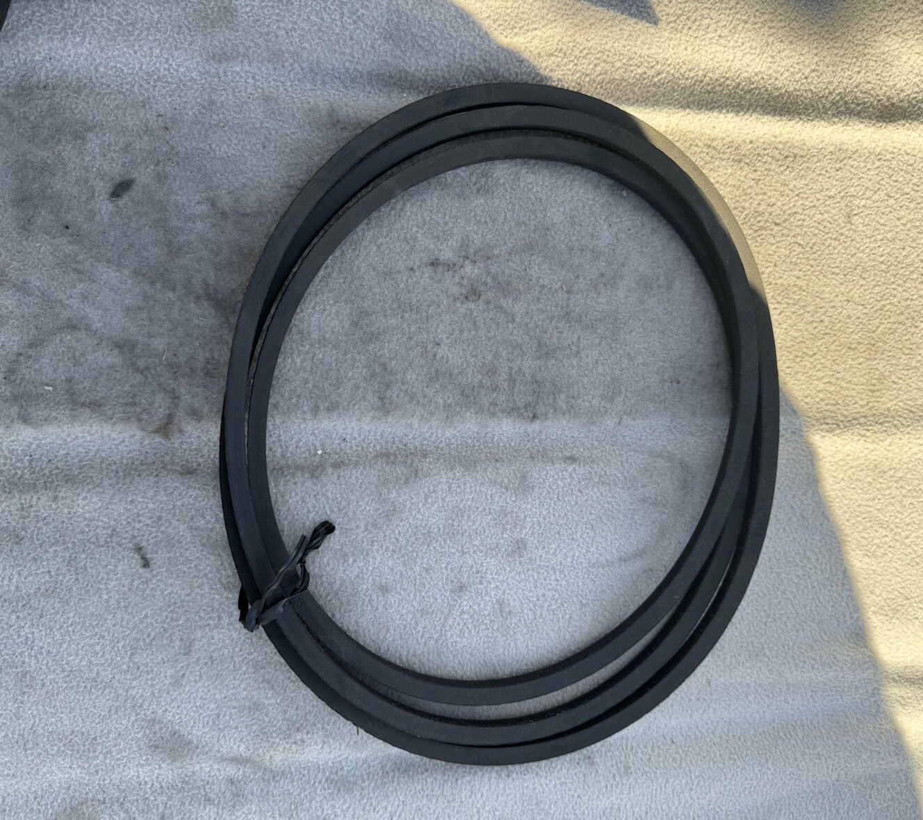 ToolNerds Keilriemen Z33 - DIN 2215 Profil Z 10x6mm, Li=840mm