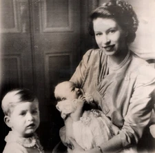 ROYAL FAMILY QUEEN ELIZABETH STUNNING PORTRAIT 1943 ORIGINAL PRESS Photo MA8