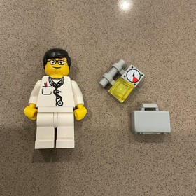 LEGO CITY: Doctor's Car 7902 99% Complete Missing 1 Piece Hospital Ambulance